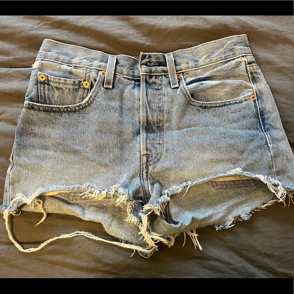 Levi’s Distressed Jean Shorta